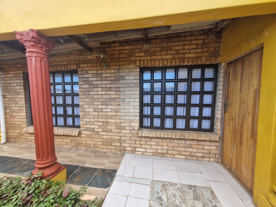 4 Bedroom Property for Sale in Kwa Nobuhle Eastern Cape
